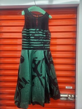 Just...Taylor Green and Black Sleeveless Fit-and-Flare Midi Dress